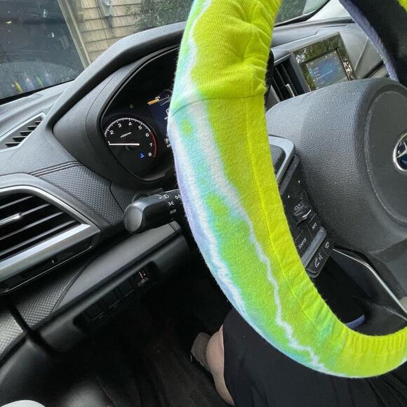 handmade tie dyed steering wheel cover for car reversible - Picture 4 of 8